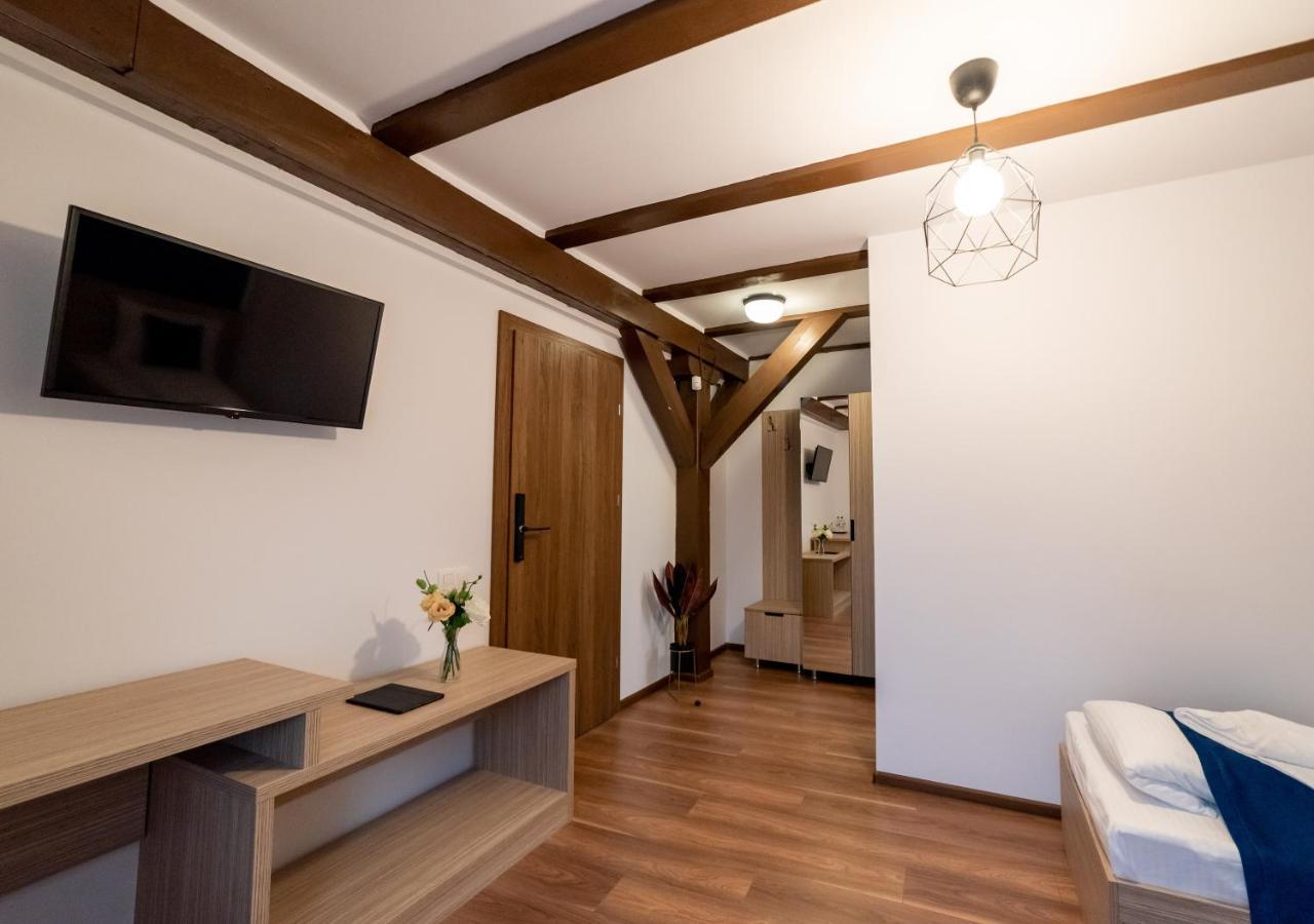 Escala Rooms Ghimbav Exterior foto